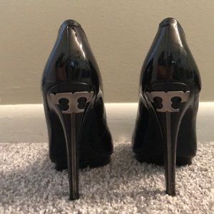 Tory Burch t back heels size 8.5